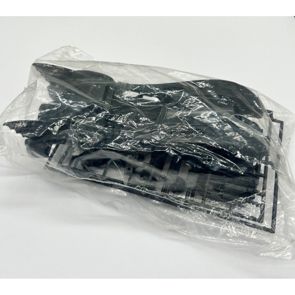 AMT Ertl 1989 Batman Batmobile 1/25 Model Kit 6877 Open Box - Picture 4 of 7